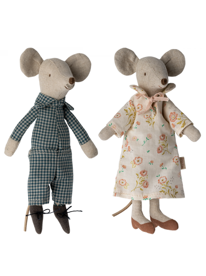 Grandma and Grandpa mice in cigarbox