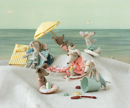 Beach set for big brother mouse